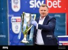 manager-mark-robins-during-the-trophy-presentation-at-ryton-training-ground-coventry-2CHGNME.jpg